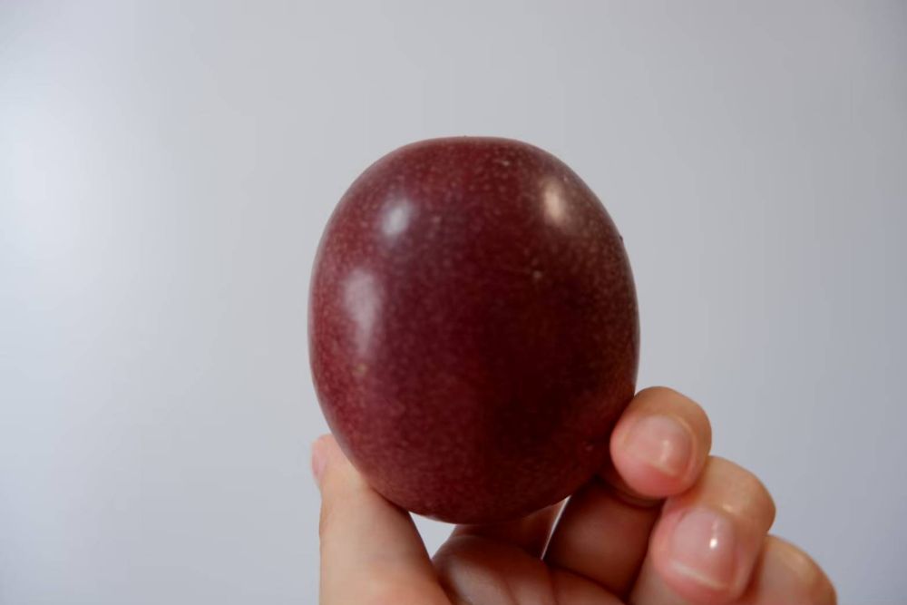 鹿児島県(徳之島産)の無農薬・無化学肥料パッションフルーツ4玉