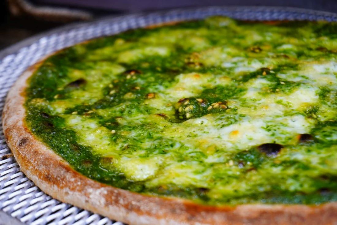 石窯焼き ケールのピザ スペルト小麦100%全粒粉 保存料・着色料不使用　totonoi　pizza