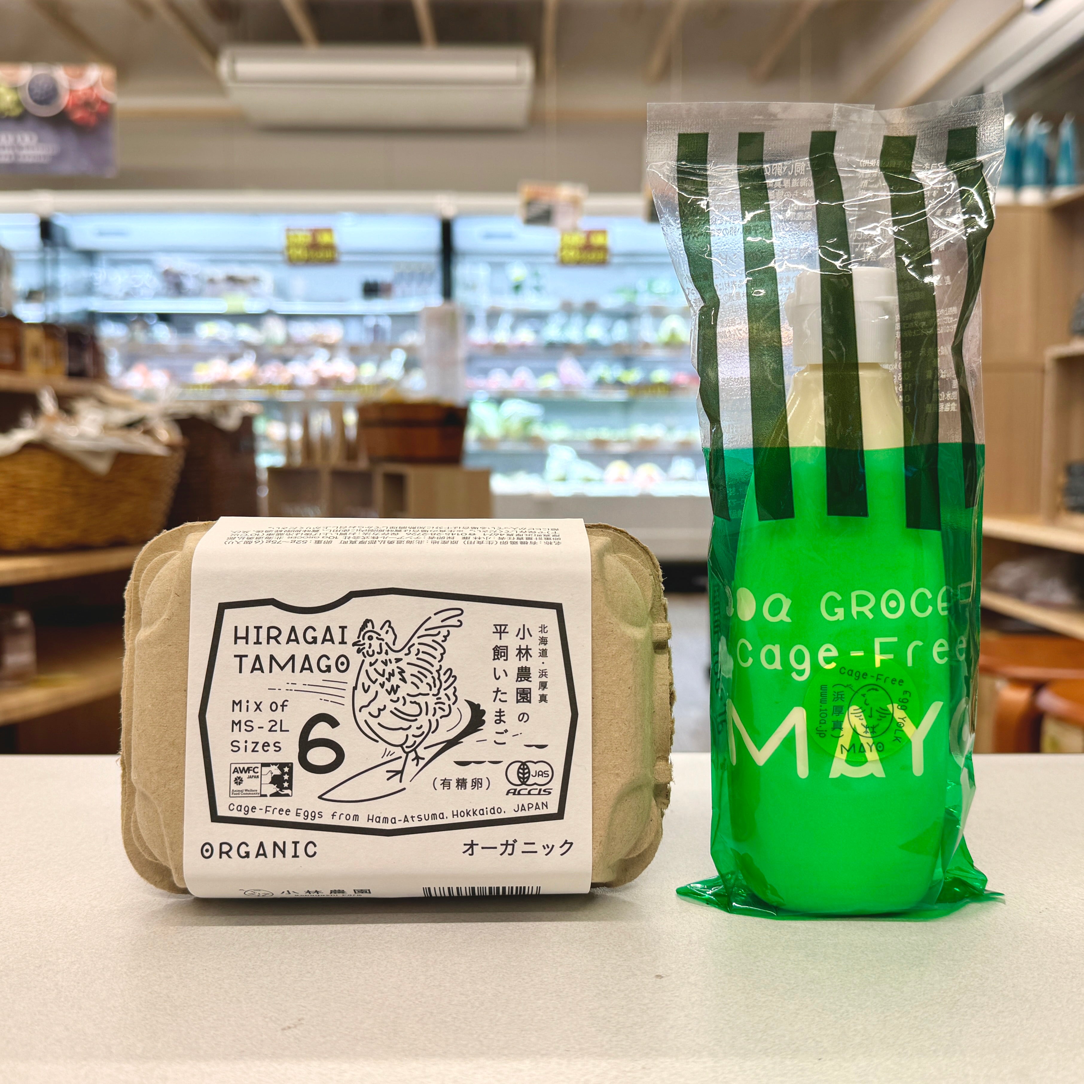 イン卵様 驚いた。卵ってこんなに違うのか」商業施設の一角で行列を作る直売所の