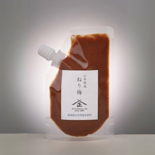 【てらがき農園】千日ねり梅１００ｇ　無農薬・自然栽培の梅を、 天然塩だけで漬けて三年熟成した梅干を使用。